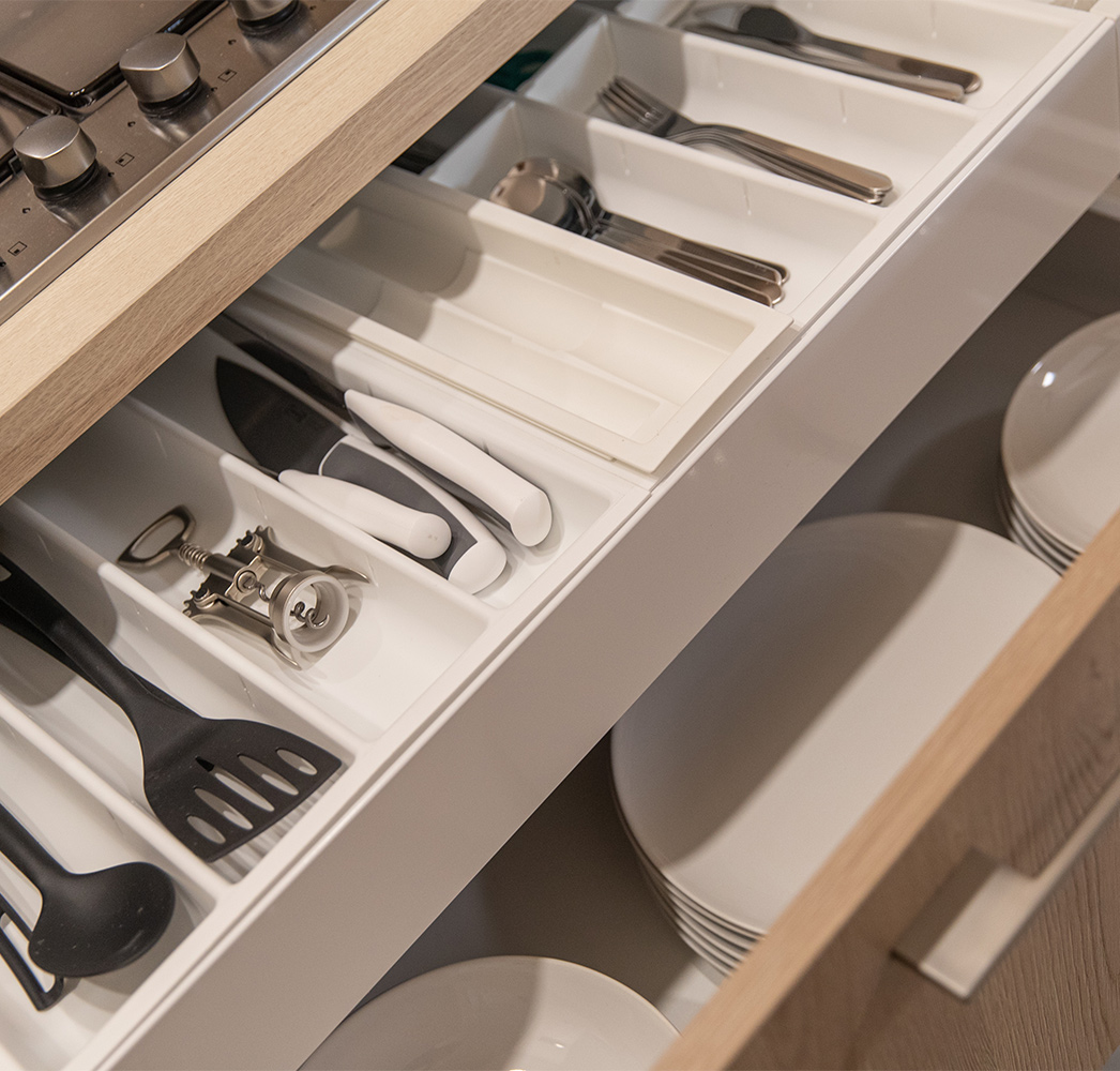 foto attrezzature cucina appartamento vista lago