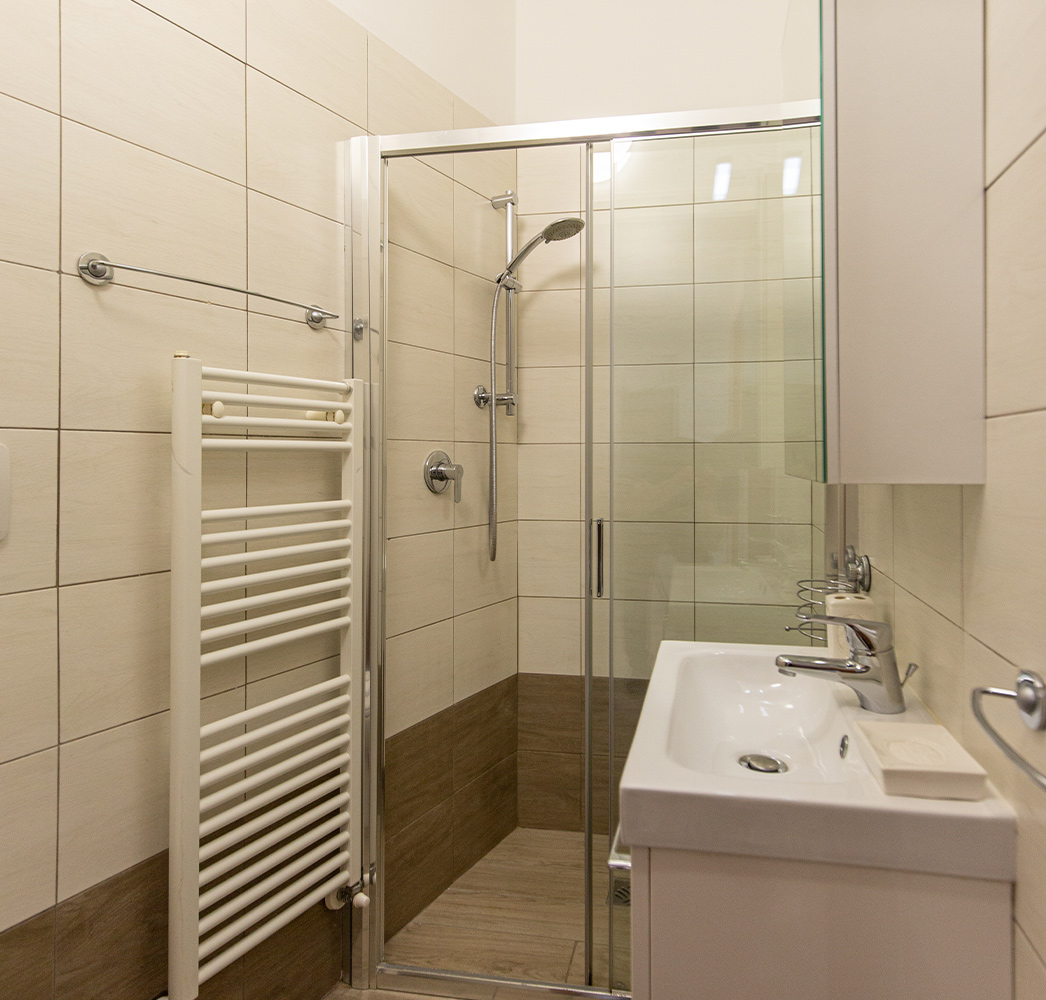 foto bagno appartamento vista lago