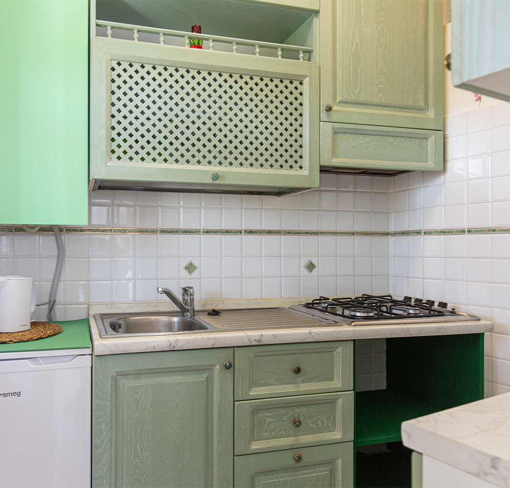 foto cucina appartamento vista piscina